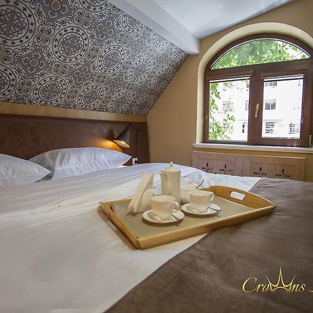 Crowns Hotel Tbilisi Bagian luar foto